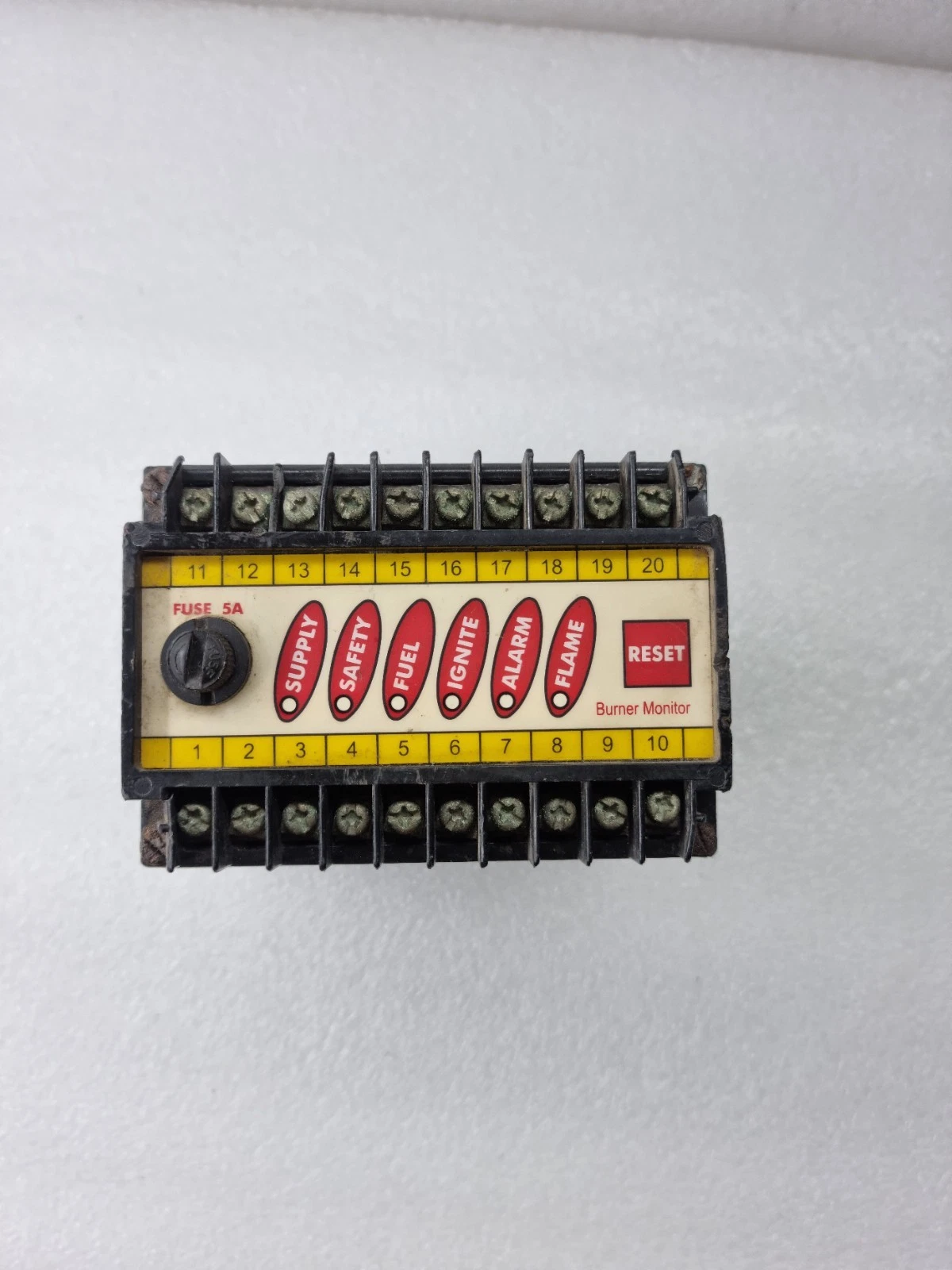 Industrial Burner Monitor Flame Safeguard Controller 230V AC With Reset Switch